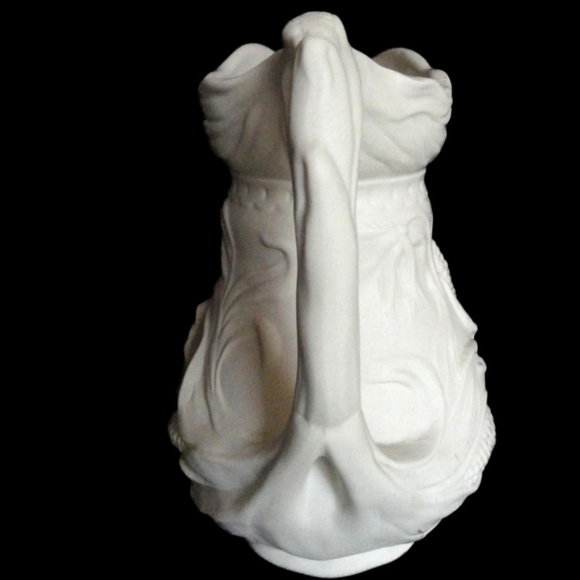 Parang Motif Porcelain pitcher - Picture 7 of 12